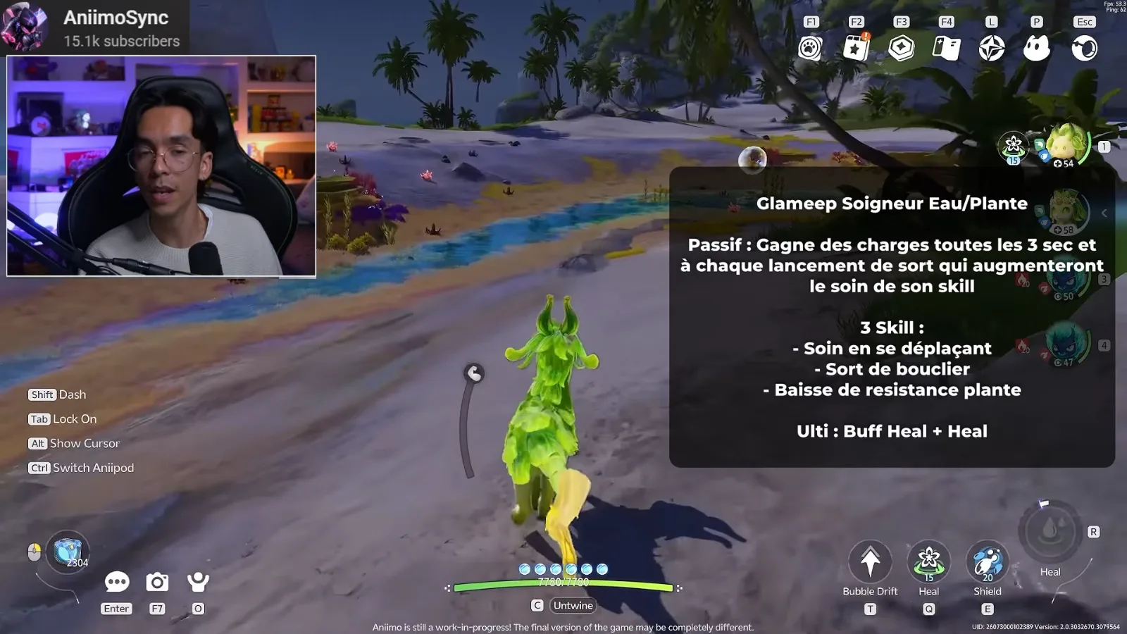 Algoglam, Aniimo vert feuillu à l’allure de mouton, marchant sur une plage pendant la bêta fermée d’Aniimo, à côté de la fiche Soigneur Eau/Plante d’AsPig